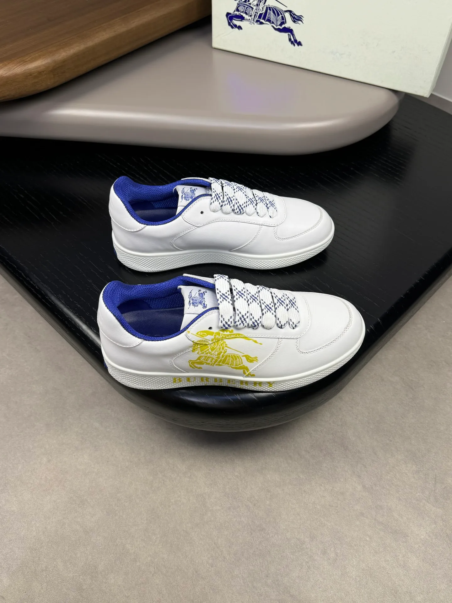 p420💰Men's shoes [BURBERRY] Burberry - High-end quality original order 🔍🔍🔍 - Upper: imported 🔝 Napa calfskin, 3D color printed brand totem on shoe body, tongue brand cloth label, heel air-pressure brand totem - Inner: canvas lining, feet; water-dyed cowhide - Outsole: ultra-light TPR rubber; two-color molded outsole -Ultra-high quality control and fine workmanship: outstanding (high-end, extravagance, grade) -Size: 38-44 (45, 46, can be customized)